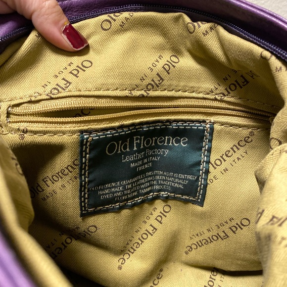 Old Florence leather factory crossbody - Picture 2 of 3